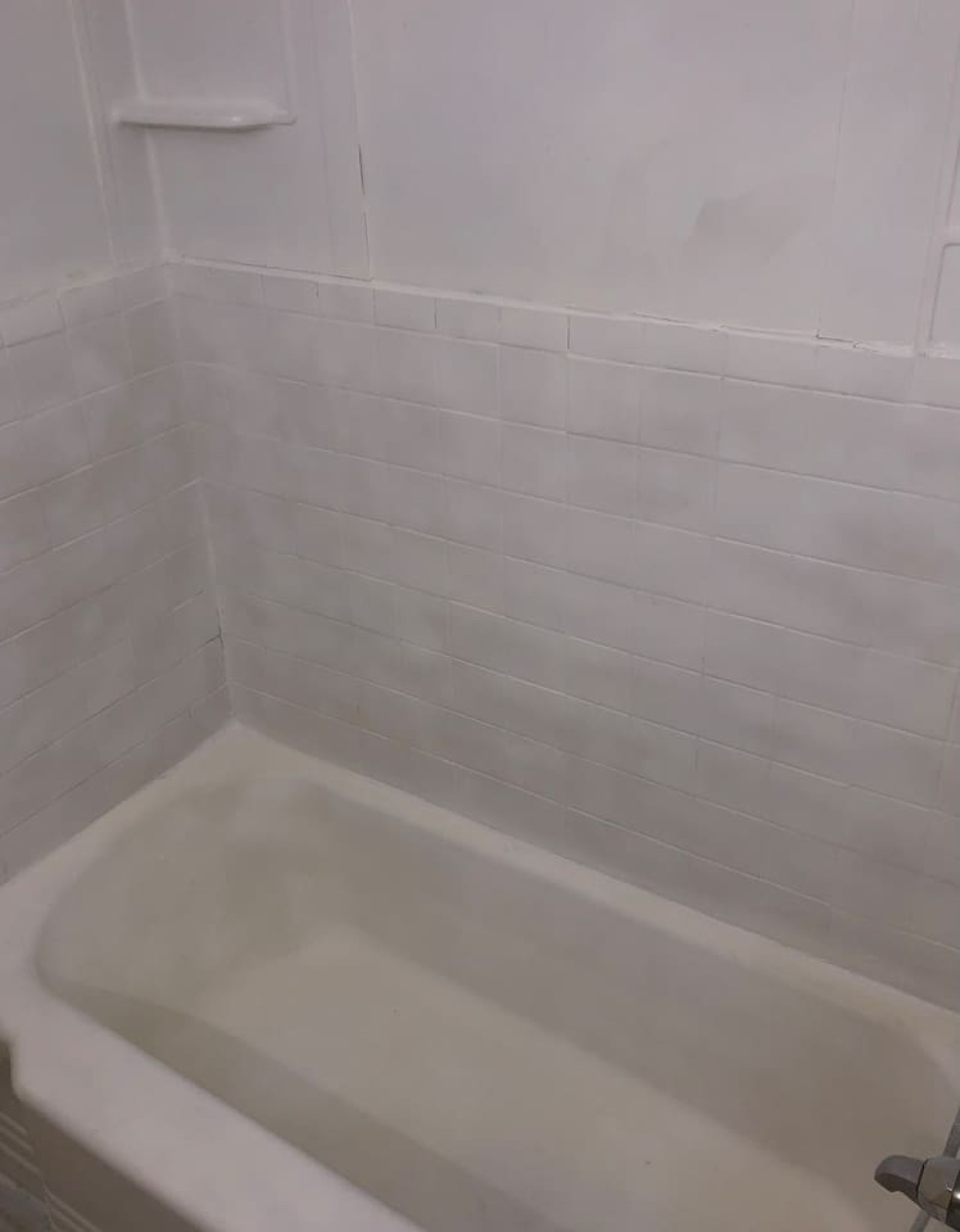 Spacious 2-bedroom apartment with 1-bathroom and private street entrance