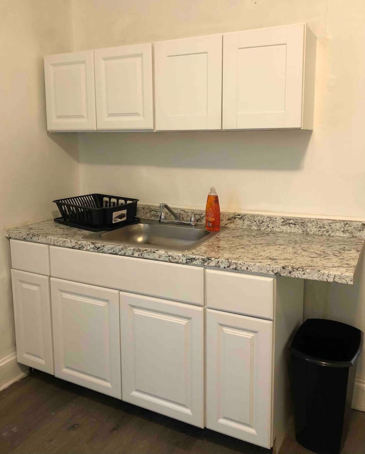 Spacious 2-bedroom apartment with 1-bathroom and private street entrance