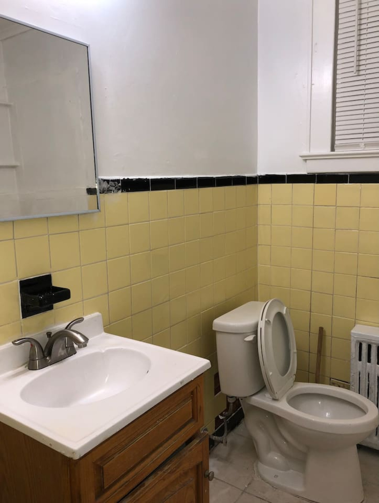 Spacious 2-bedroom apartment with 1-bathroom and private street entrance