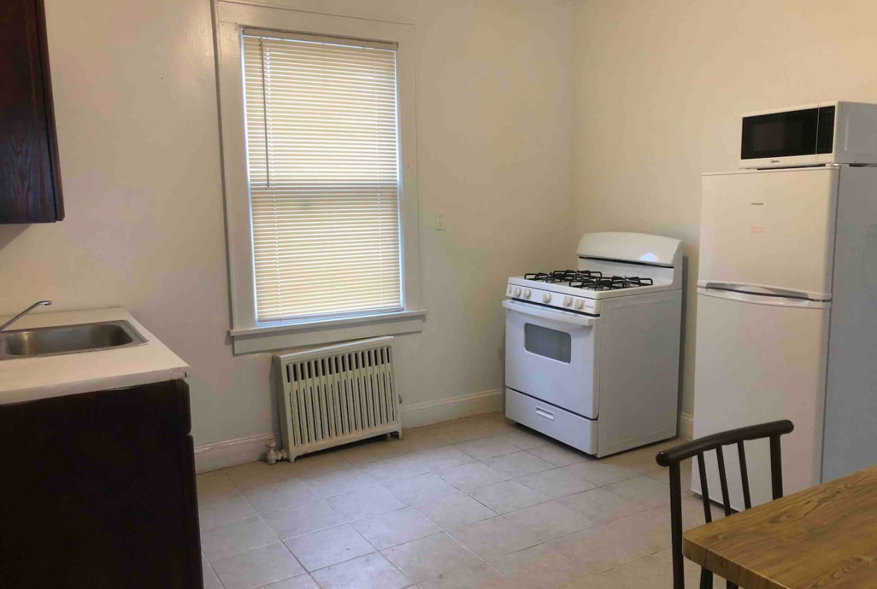 Spacious and bright 2-bedroom apartment with 1-bathroom and private street entrance