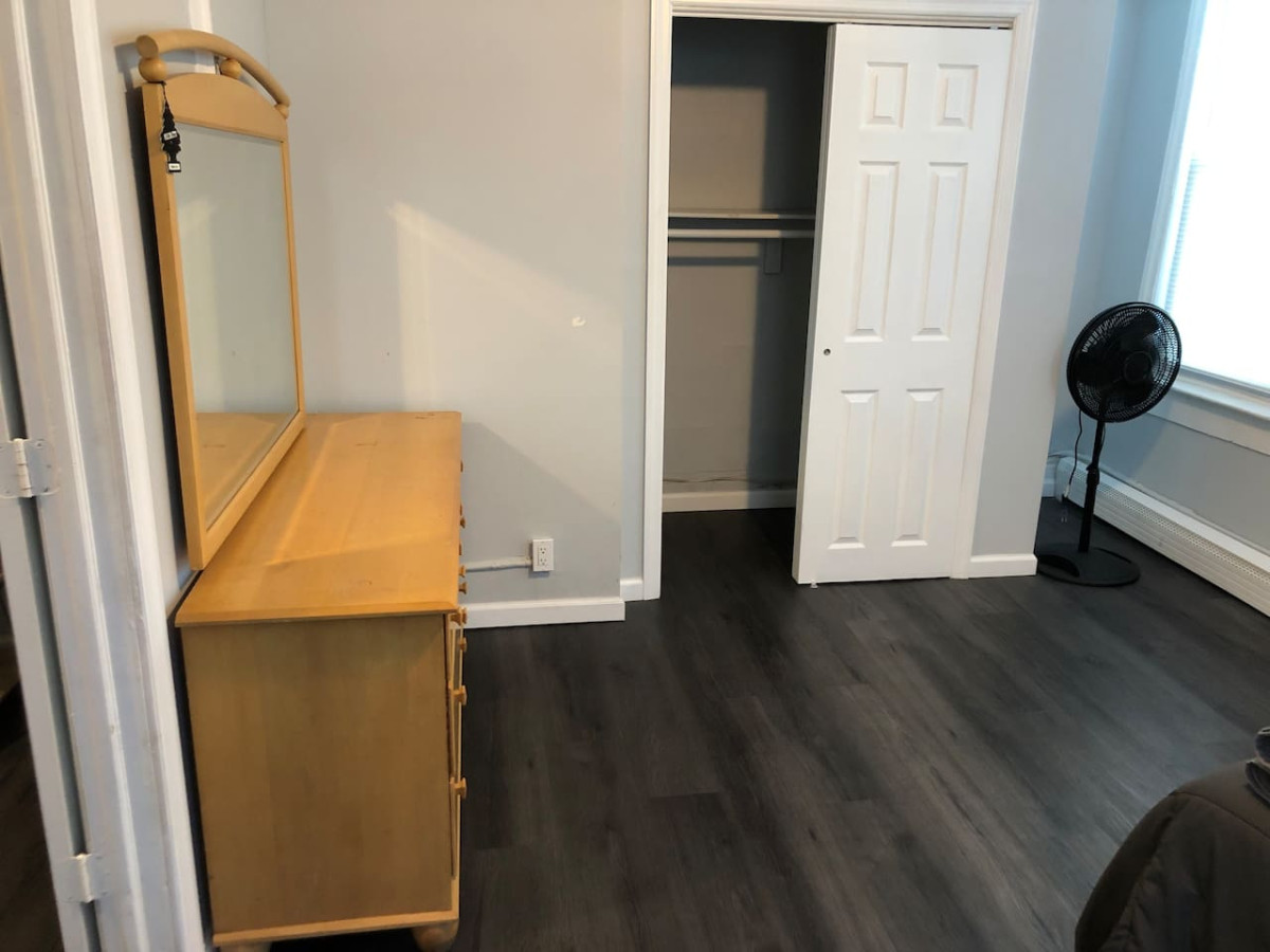 Private 2-bedroom apartment, free parking, direct bus to NYC Manhattan only 2 blocks away