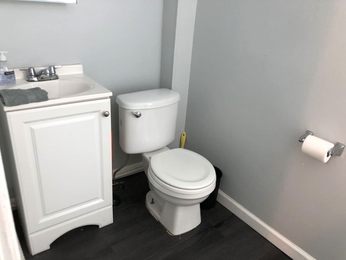 Private 2-bedroom apartment, free parking, direct bus to NYC Manhattan only 2 blocks away