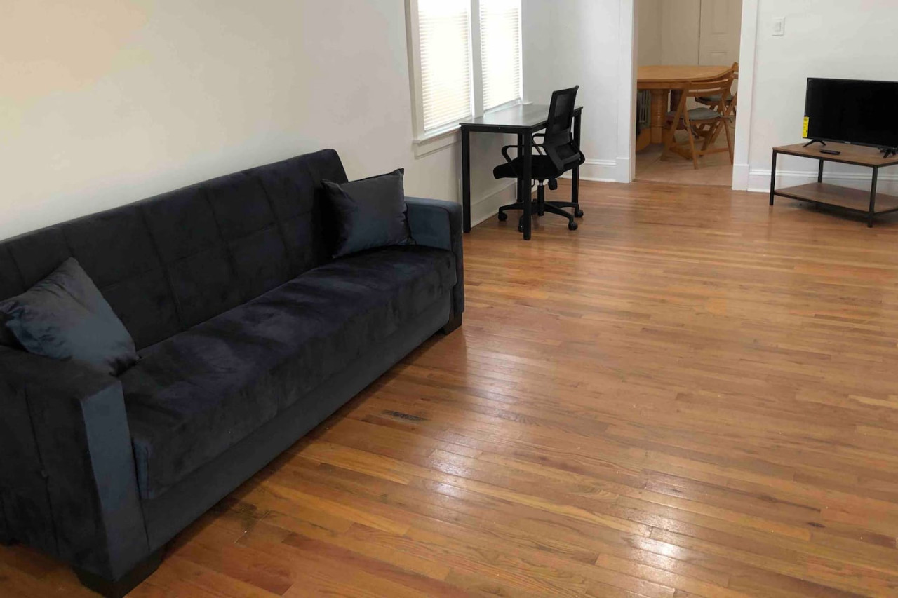 Private 2 bedroom and 1 bathroom house in a quiet area and convenient to NYC bus and train