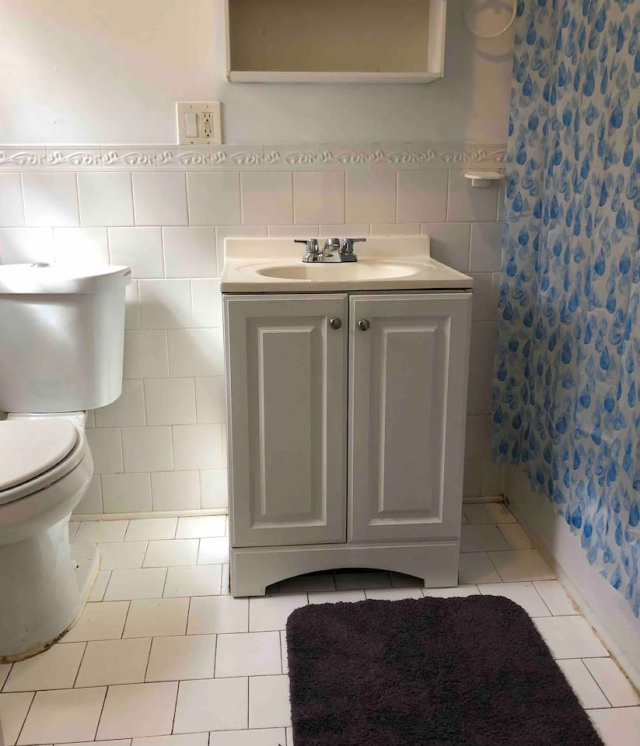 Private 2 bedroom and 1 bathroom house in a quiet area and convenient to NYC bus and train
