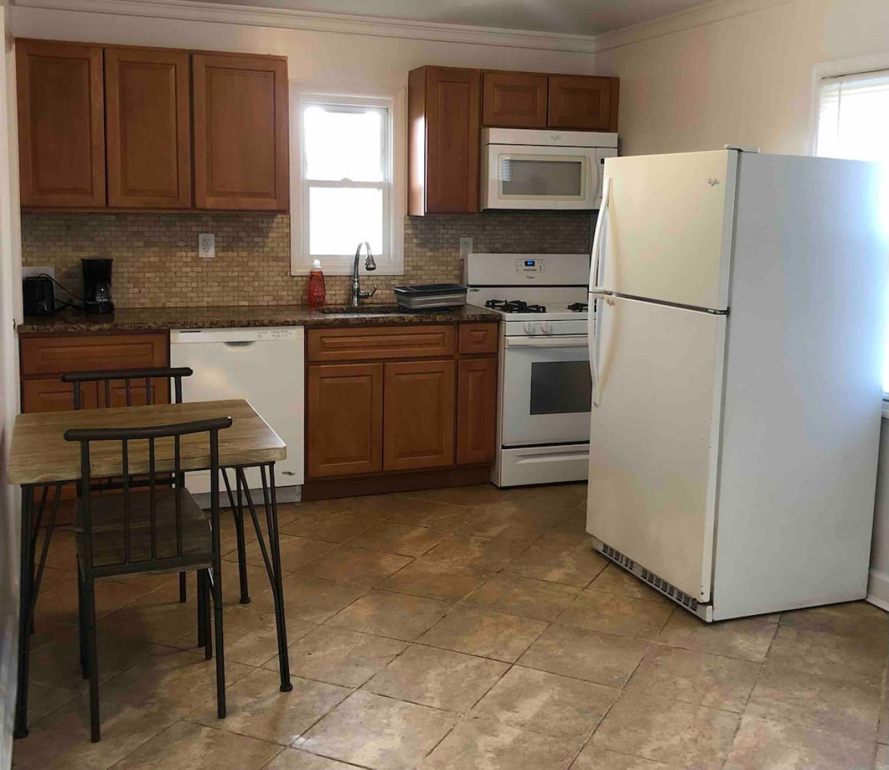 Private 2-bedroom house, free parking, 15-min walk to direct NYC Manhattan train