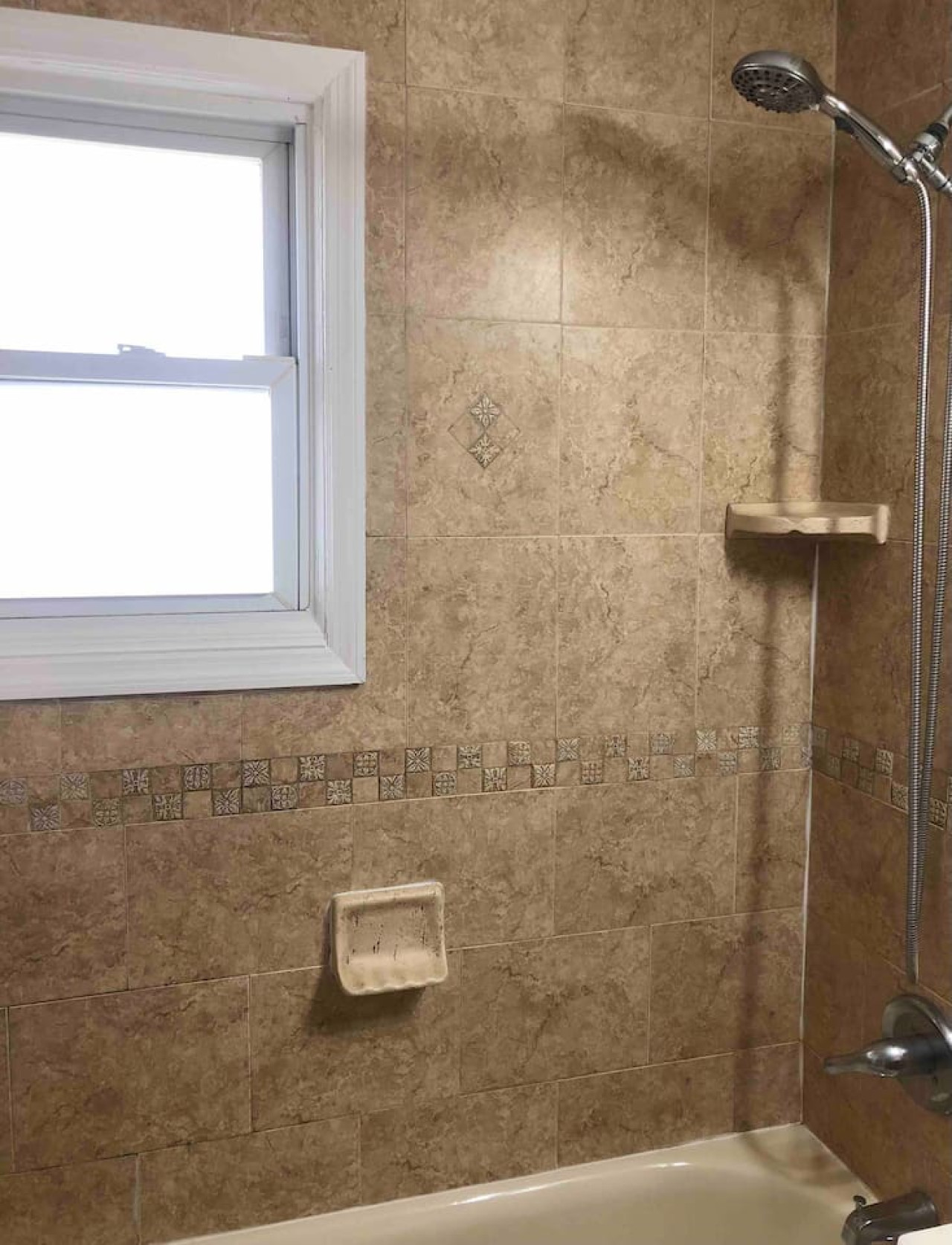 Private 2-bedroom house, free parking, 15-min walk to direct NYC Manhattan train