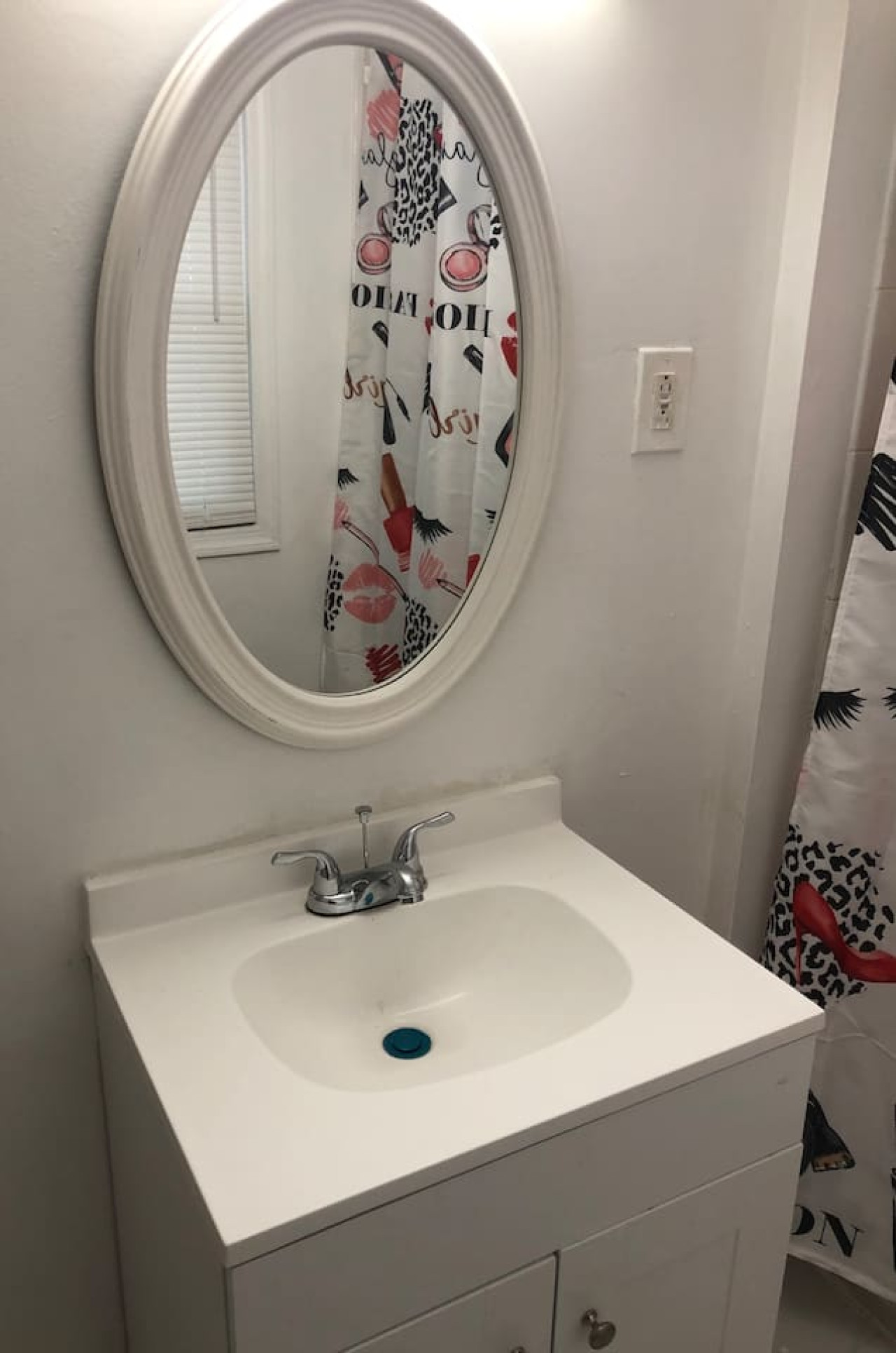 Private 3 bedroom and 1 bathroom house, direct NYC Manhattan train a 15 minute walk away