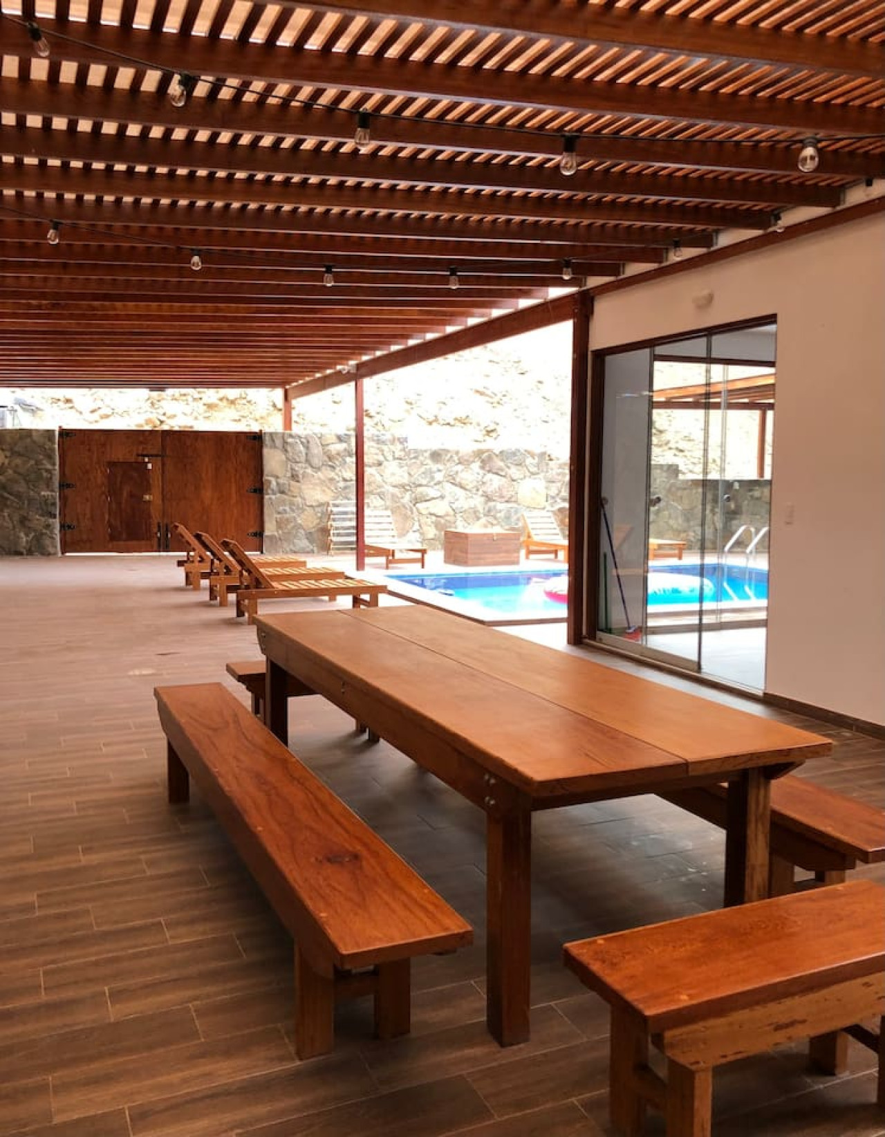 Spacious 3-bedroom and 2 bathroom home with private pool and patio and free Wi-Fi