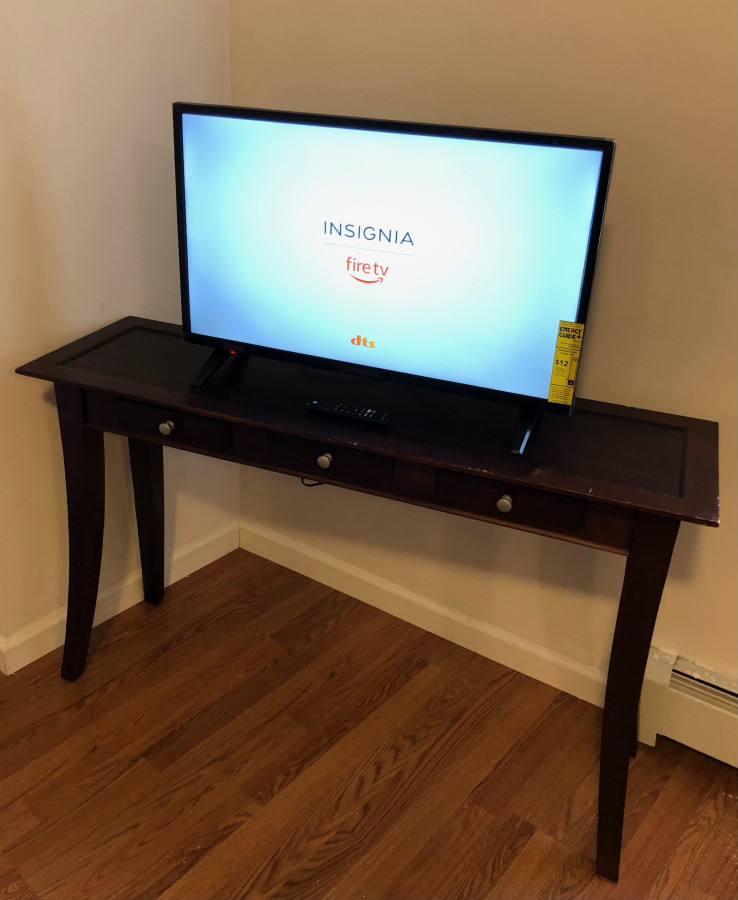Large apartment, sleeps up to 10 people comfortably, direct NYC Manhattan train only 5 minute walk away