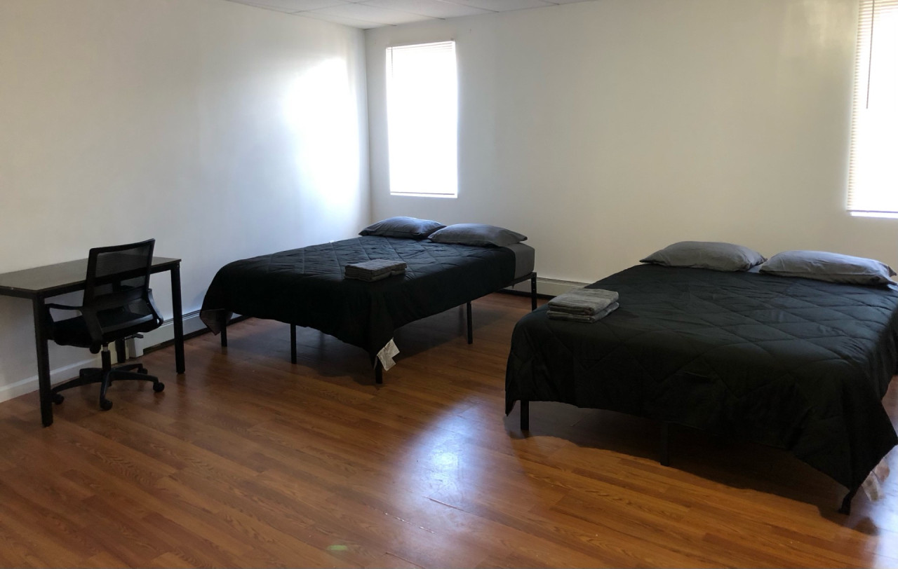 Large apartment, sleeps up to 10 people comfortably, direct NYC Manhattan train only 5 minute walk away