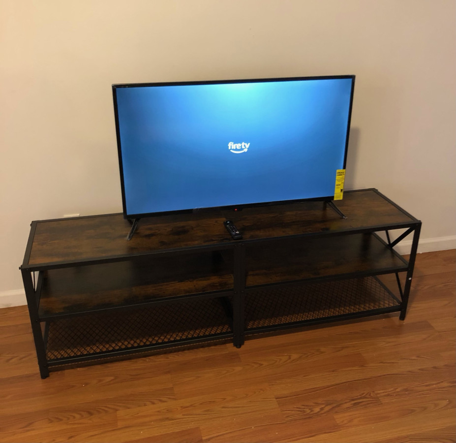 Large apartment, sleeps up to 10 people comfortably, direct NYC Manhattan train only 5 minute walk away