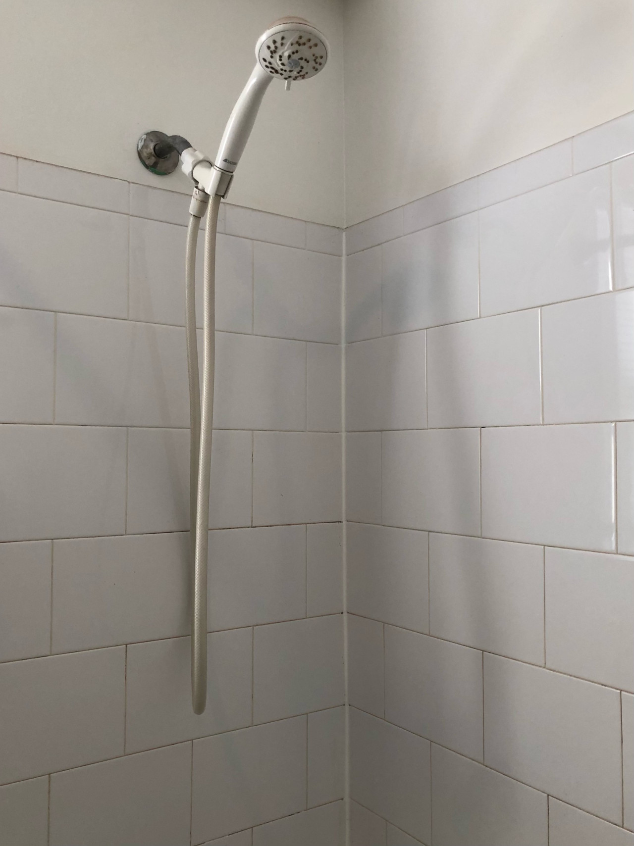 Private house with 3 bedrooms and 1 bathroom, free parking, convenient to NYC Manhattan bus and train