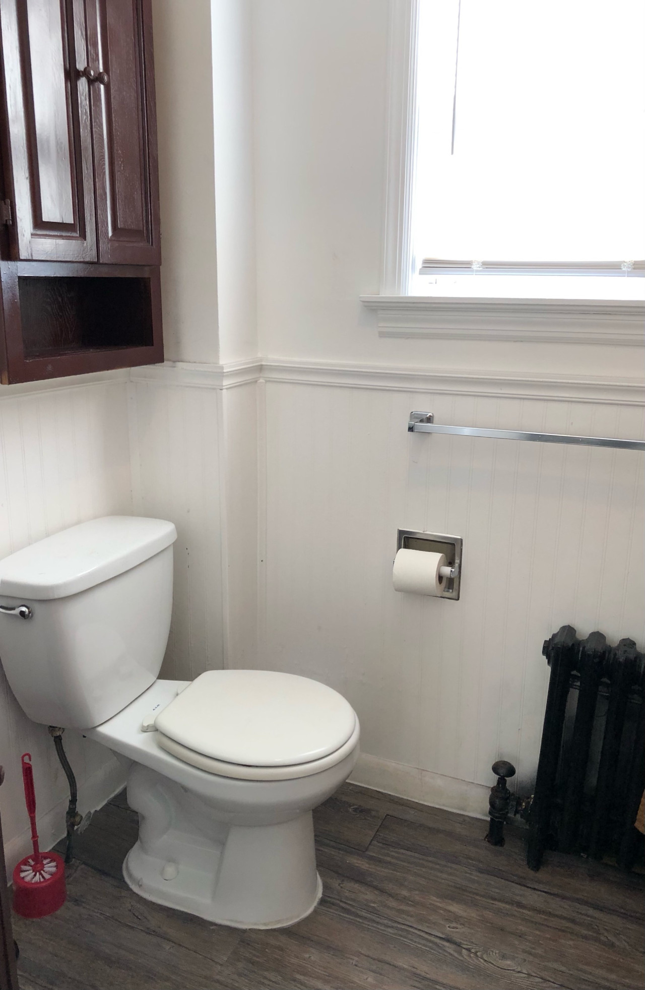 Private house with 3 bedrooms and 1 bathroom, free parking, convenient to NYC Manhattan bus and train