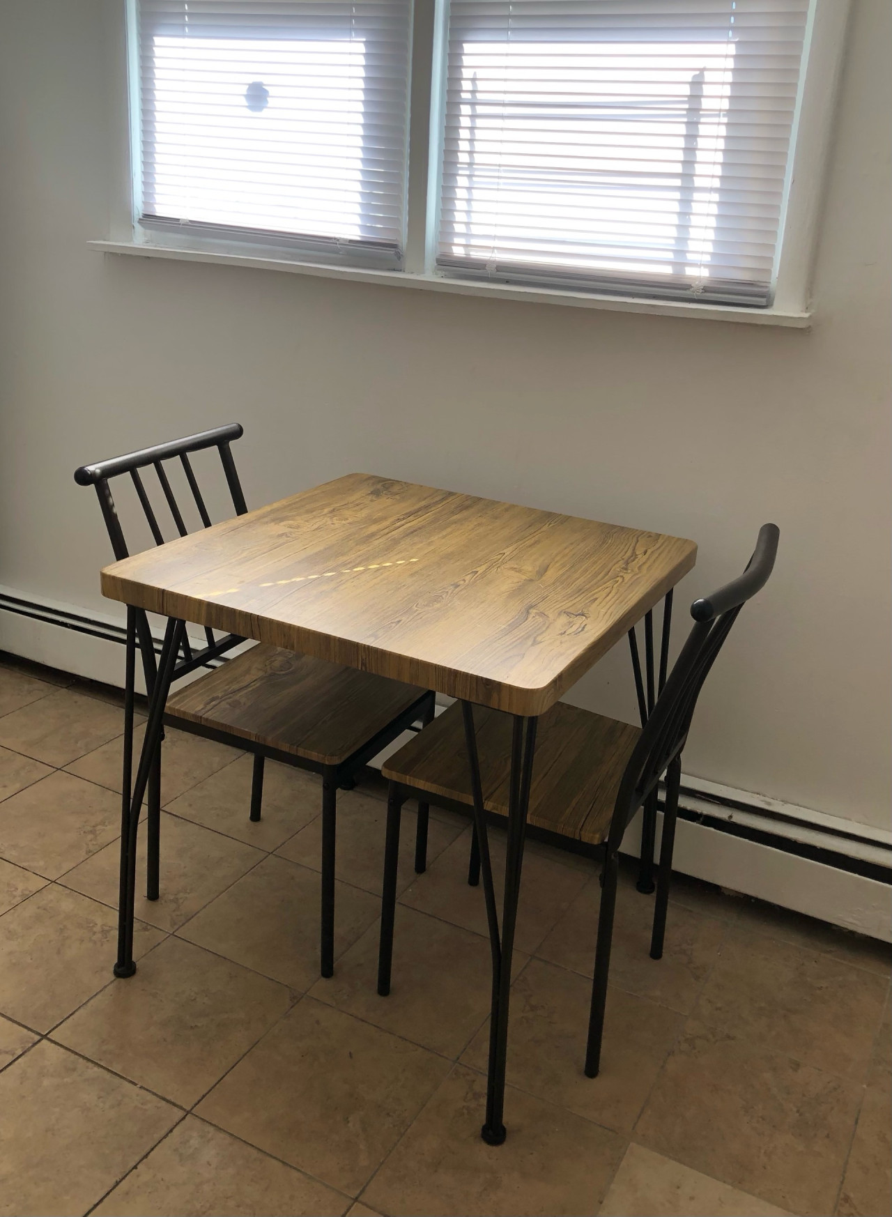 Private one-bedroom and one-bathroom apartment with private street entrance in convenient area