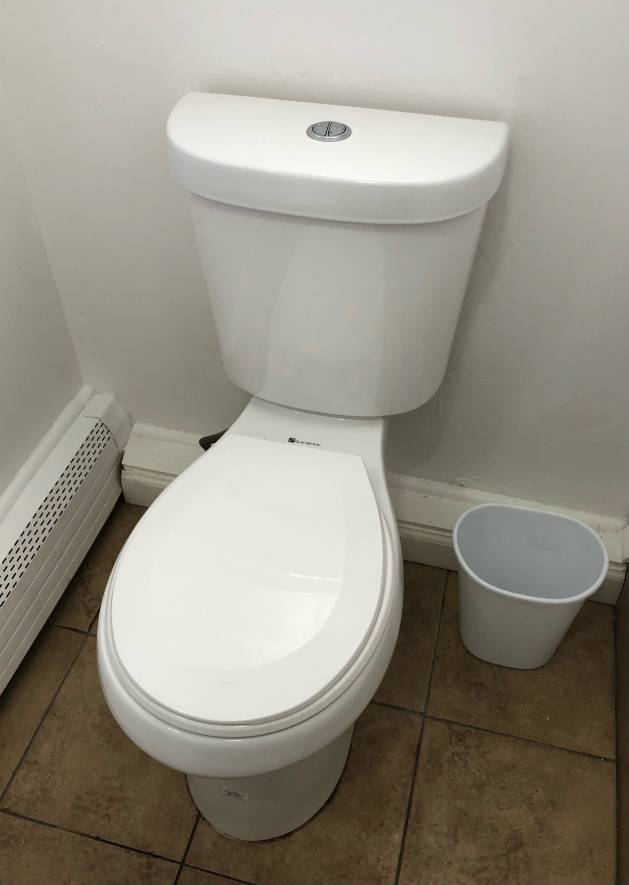 Private one-bedroom and one-bathroom apartment with private street entrance in convenient area