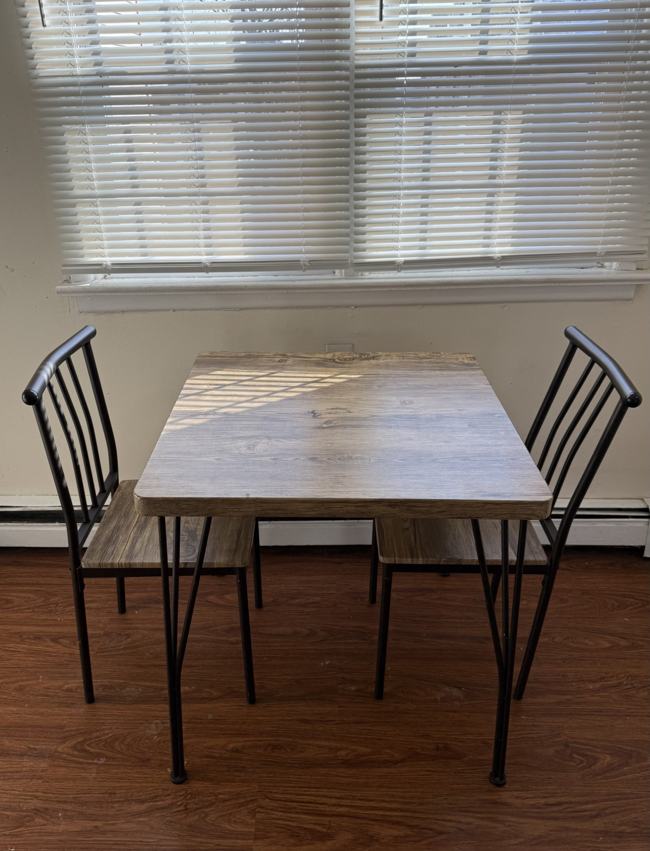 Private one-bedroom and one-bathroom apartment, private street entrance in convenient area