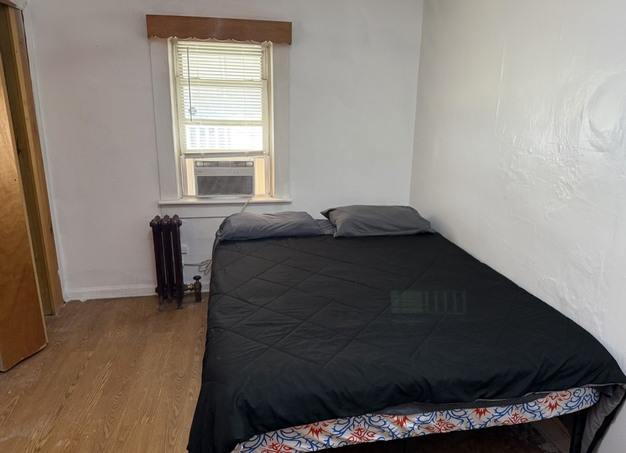 Private 1 bedroom and 1 bathroom house in a quiet area and convenient to NYC bus and train