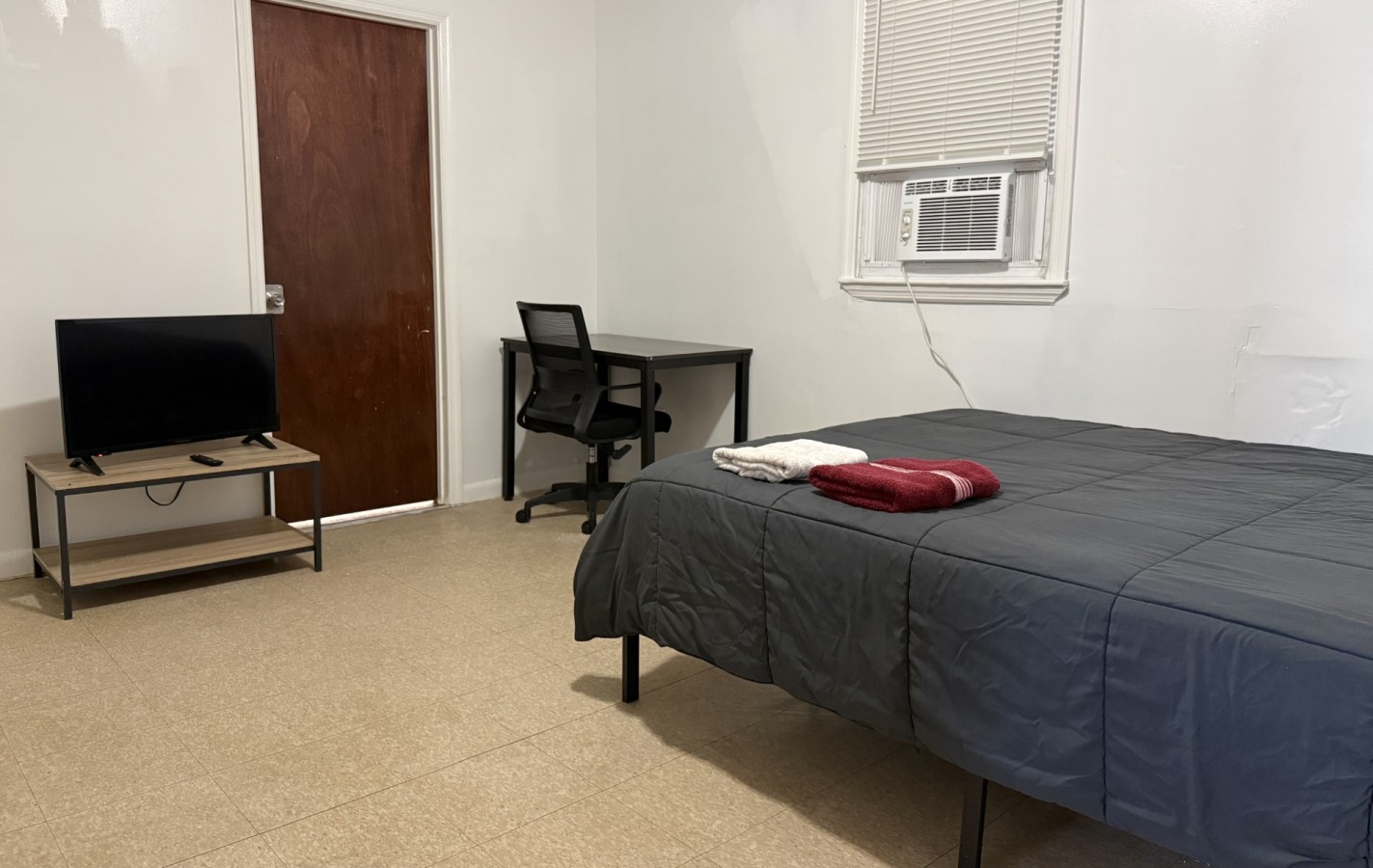 Large and private 3 bedroom and 2 bathroom apartment, separate street entrance