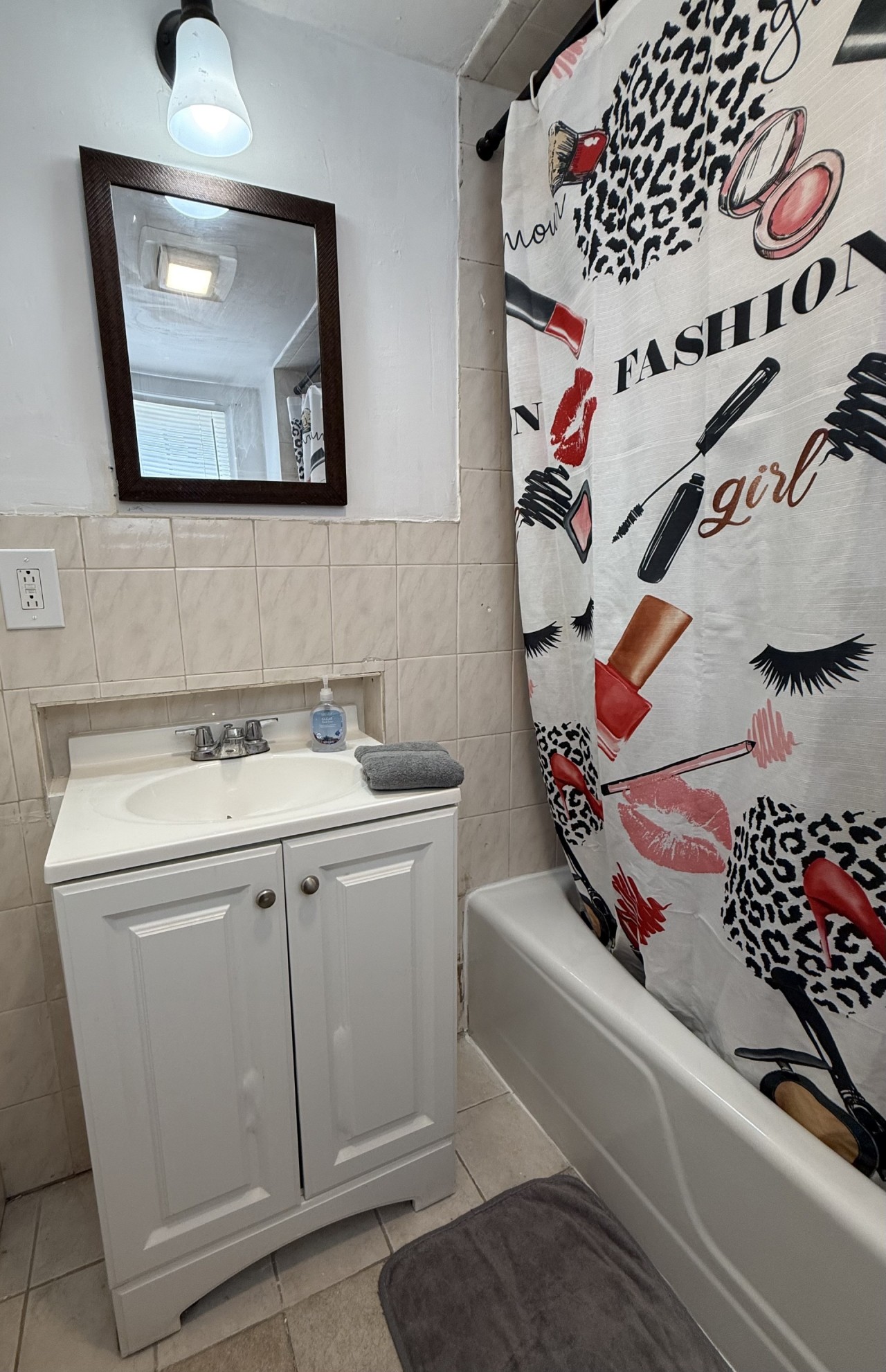 Large and private 3 bedroom and 2 bathroom apartment, separate street entrance