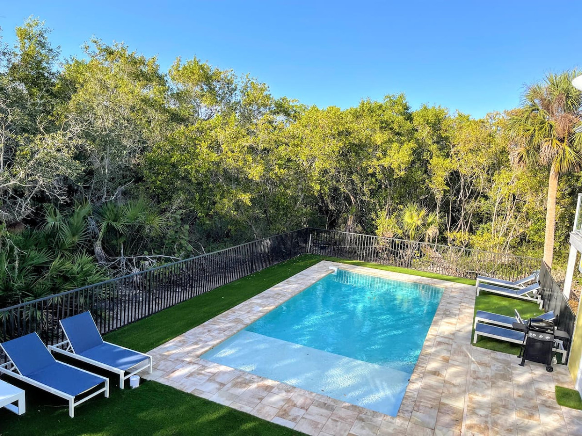 Salt Water Pool And Nature Trails Nearby - Gorgeous Tranquil Hideaway - Fort Myers Beach, FL