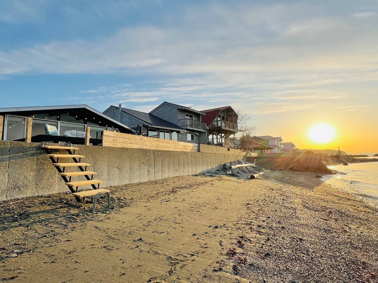 Private Oceanfront Cottage With Beach - Photo 2