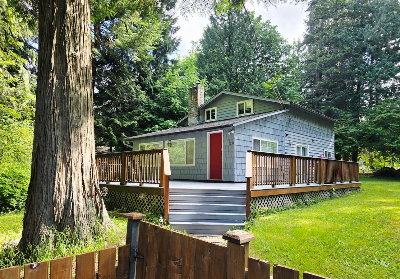 Charming Farmhouse Cottage - Photo 1