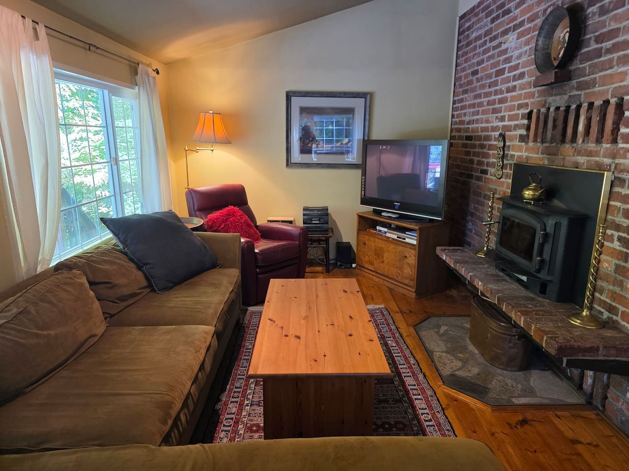 Charming Farmhouse Cottage - Photo 4