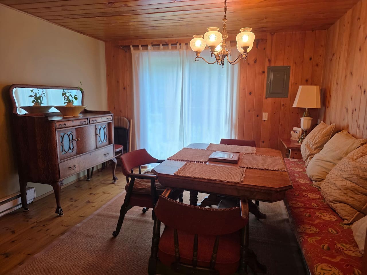 Charming Farmhouse Cottage - Photo 2