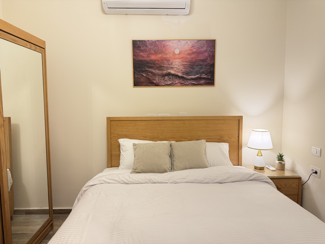 Bedroom1-1.JPG