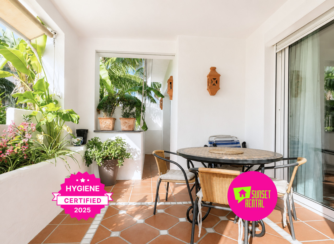 Elegant apartment with spectacular garden and pool in Costalita, Estepona