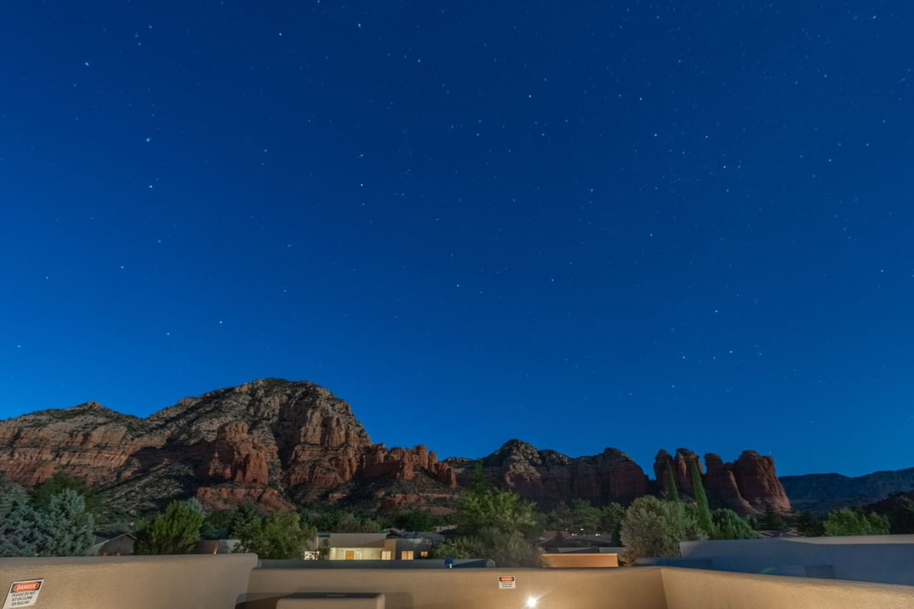 Sedona Luxury Mountain Views, HotTub, Rooftop Deck