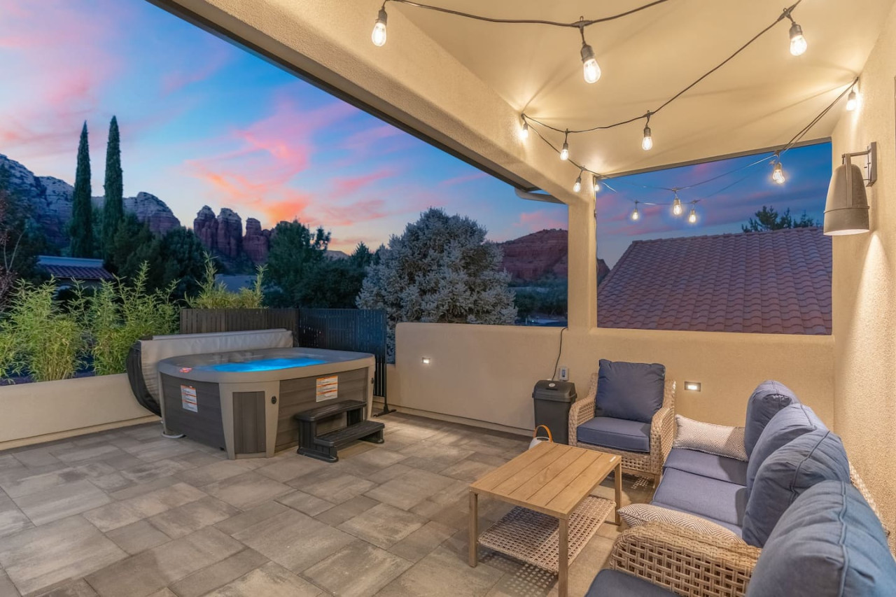 Sedona Luxury Mountain Views, HotTub, Rooftop Deck