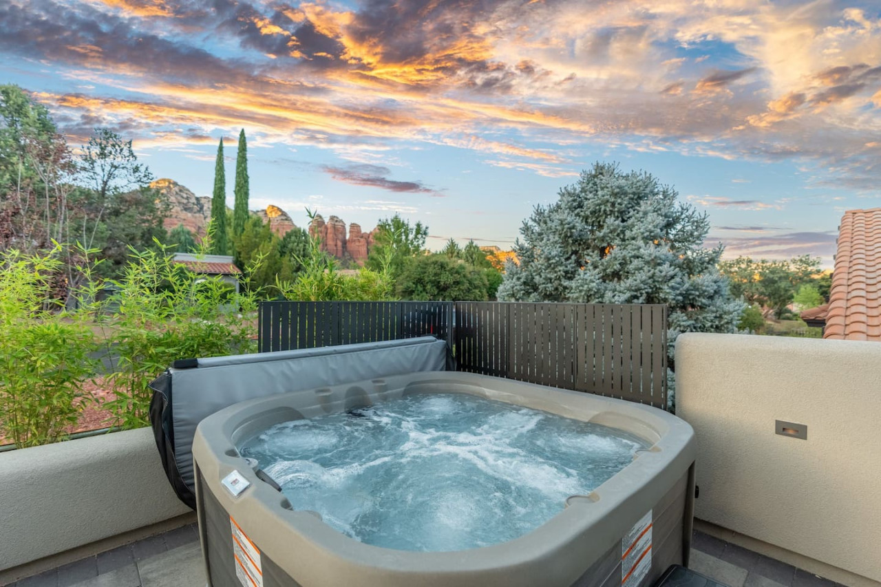 Sedona Luxury Mountain Views, HotTub, Rooftop Deck
