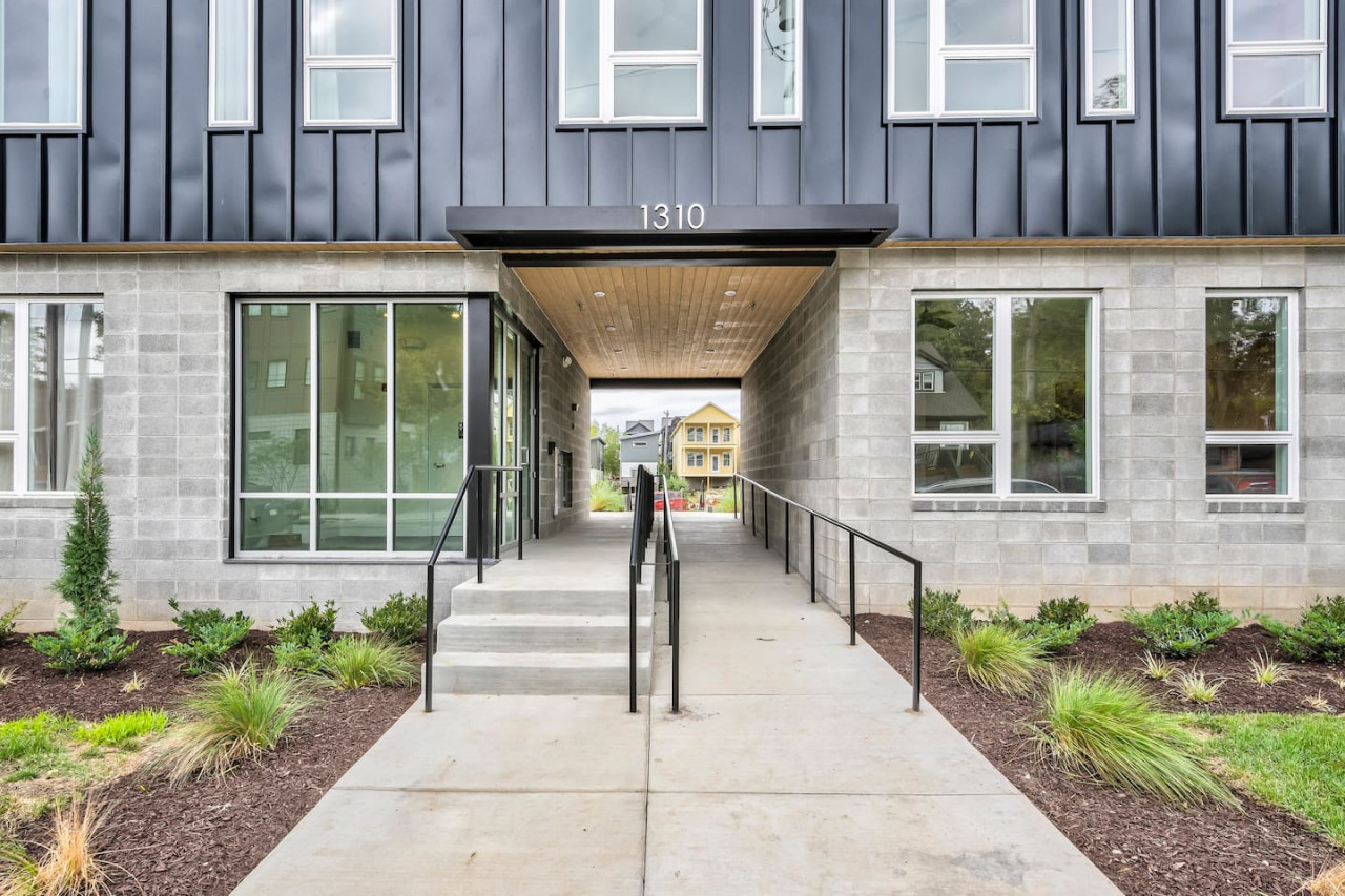 Cozy East Nashville Condo with Rooftop Deck Access