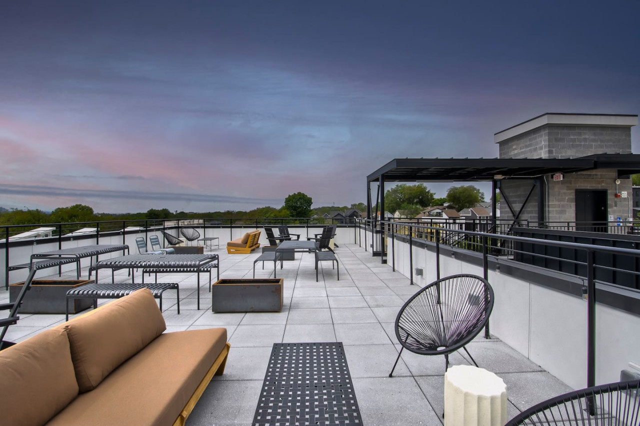 Cozy East Nashville Condo with Rooftop Deck Access