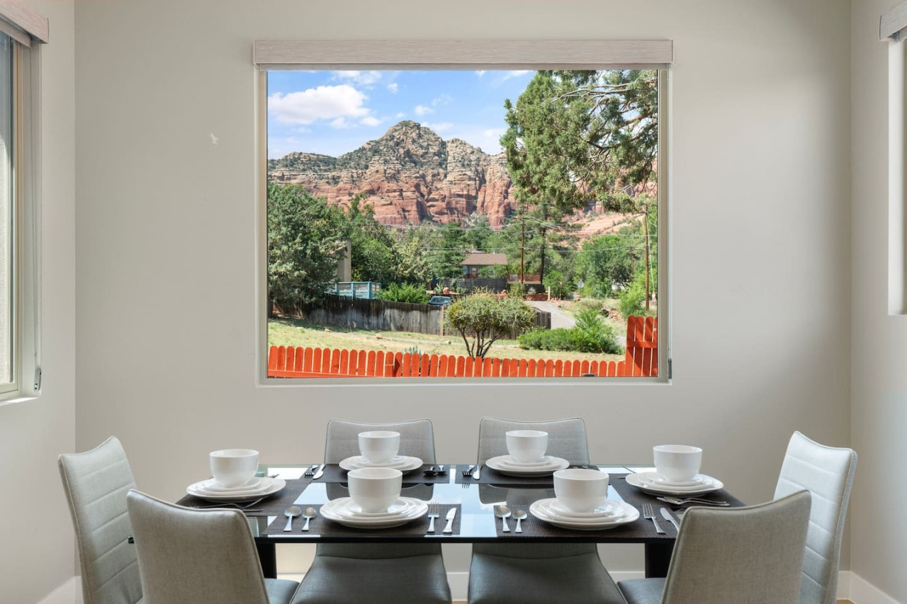 Luxury Sedona: Deck, Views, Hot Tub & Game Room