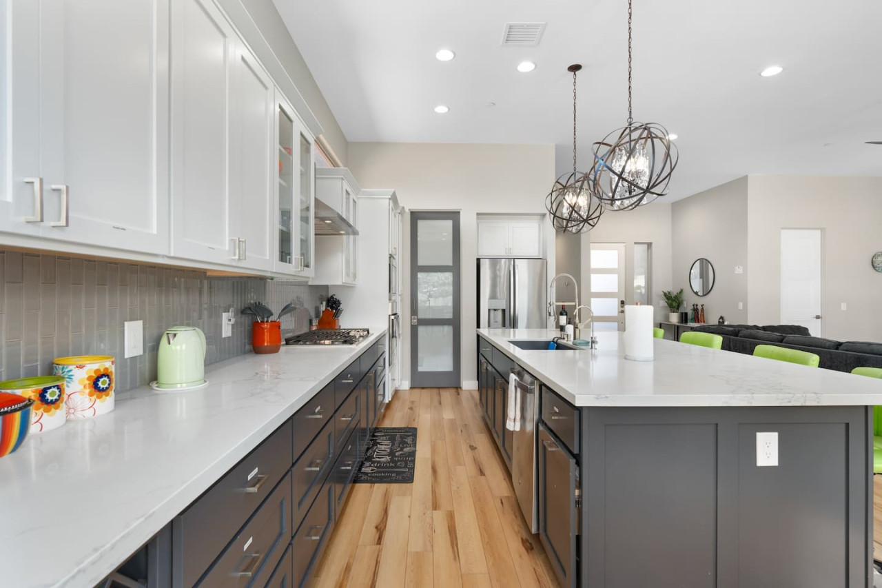 Luxury Sedona: Deck, Views, Hot Tub & Game Room