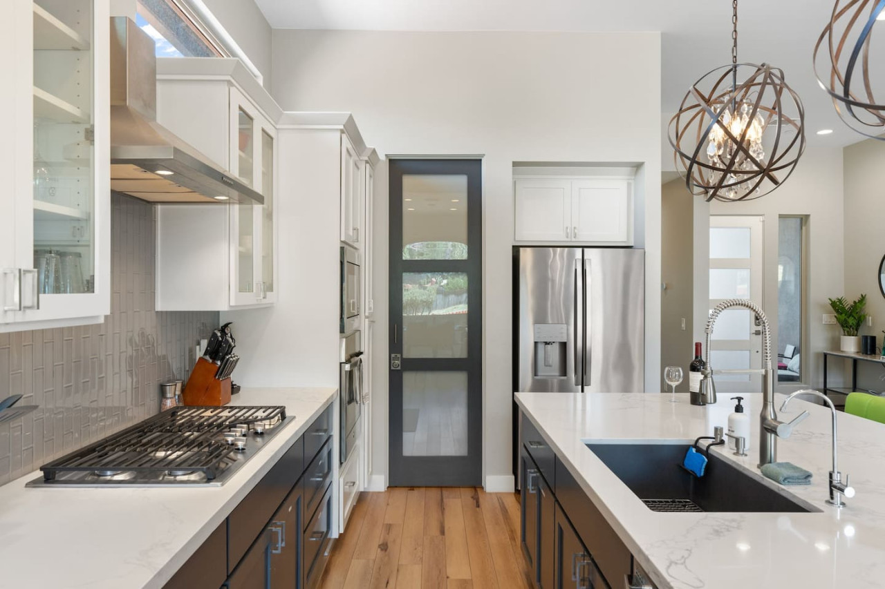 Luxury Sedona: Deck, Views, Hot Tub & Game Room