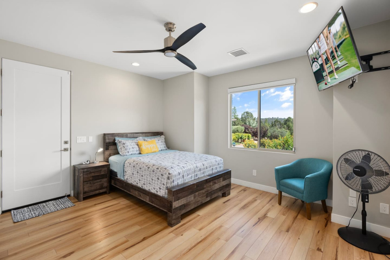 Luxury Sedona: Deck, Views, Hot Tub & Game Room