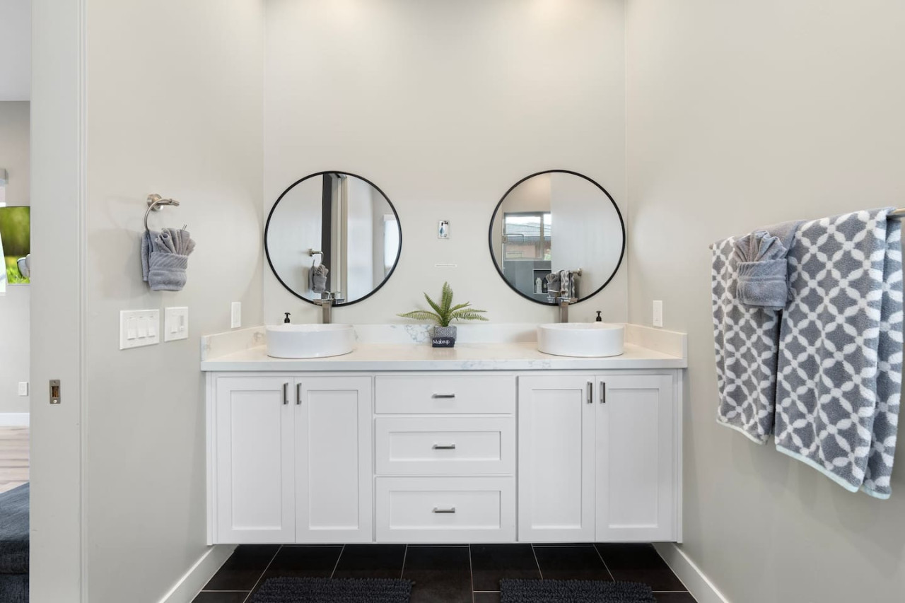 Luxury Sedona: Deck, Views, Hot Tub & Game Room