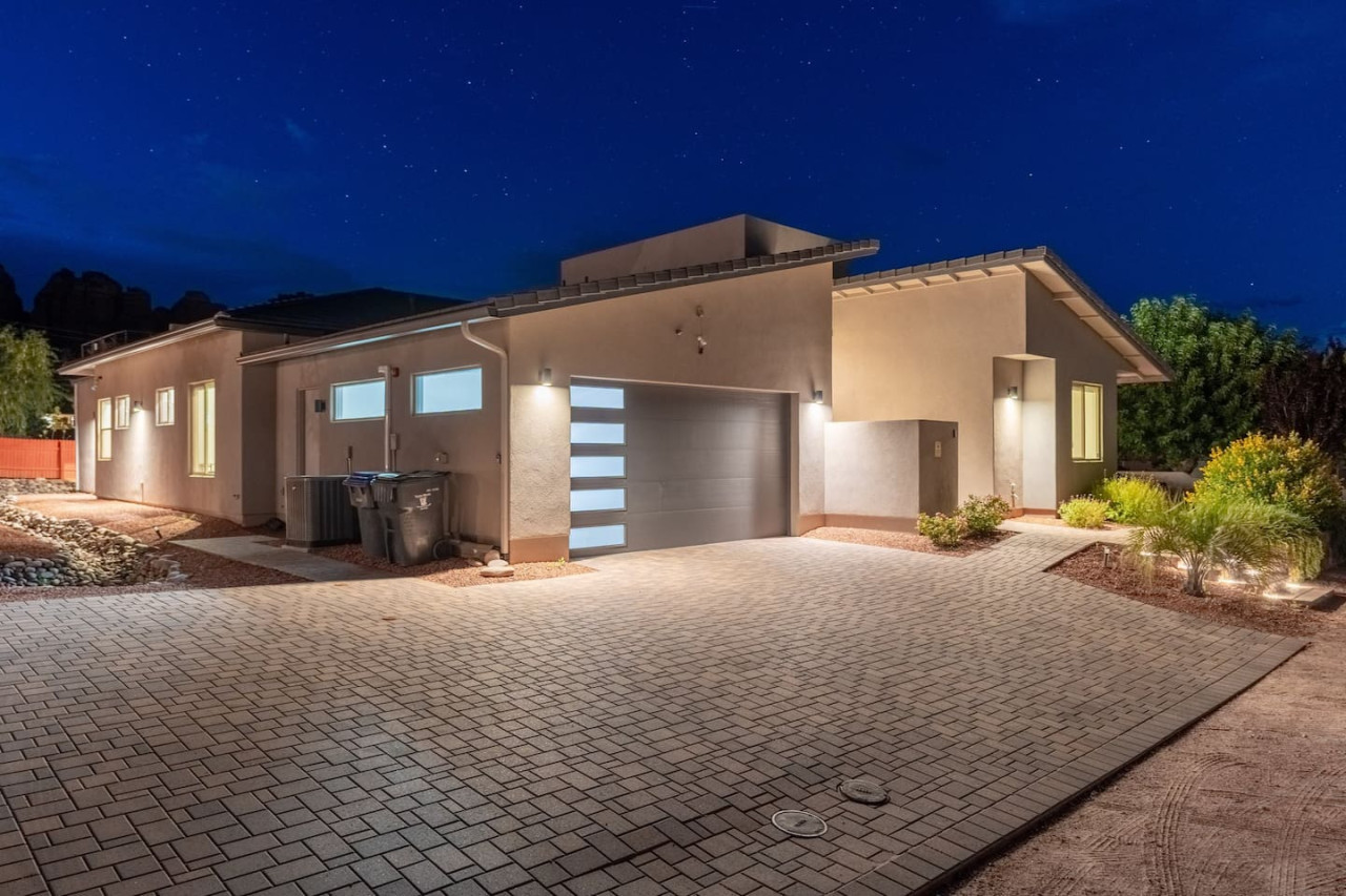 Luxury Sedona: Deck, Views, Hot Tub & Game Room