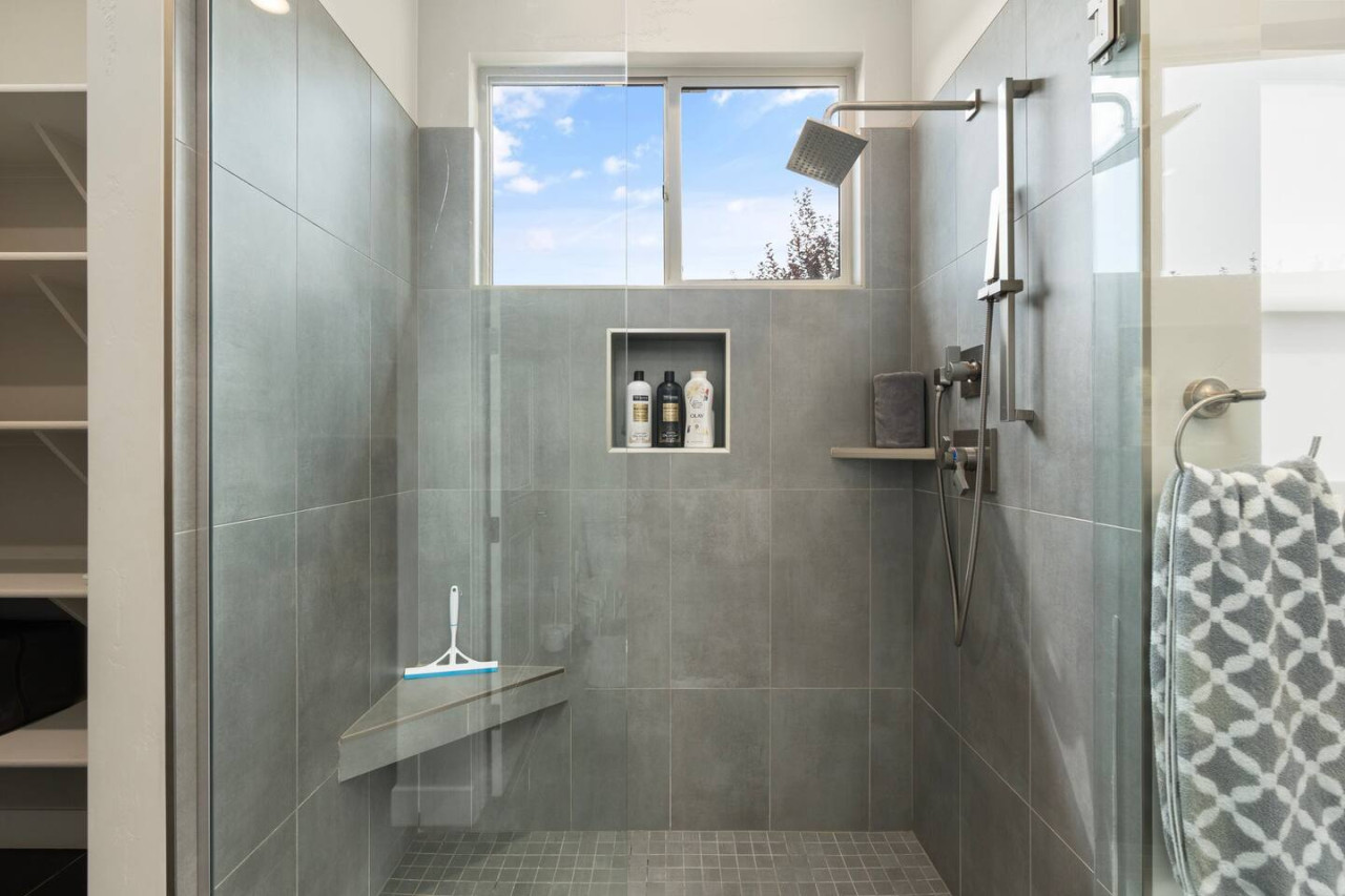 Luxury Sedona: Deck, Views, Hot Tub & Game Room