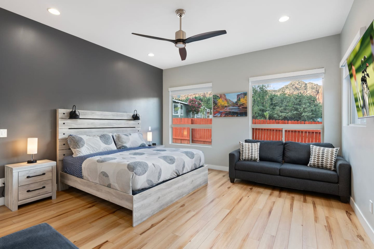 Luxury Sedona: Deck, Views, Hot Tub & Game Room