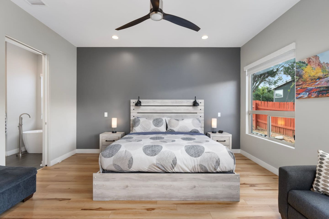 Luxury Sedona: Deck, Views, Hot Tub & Game Room