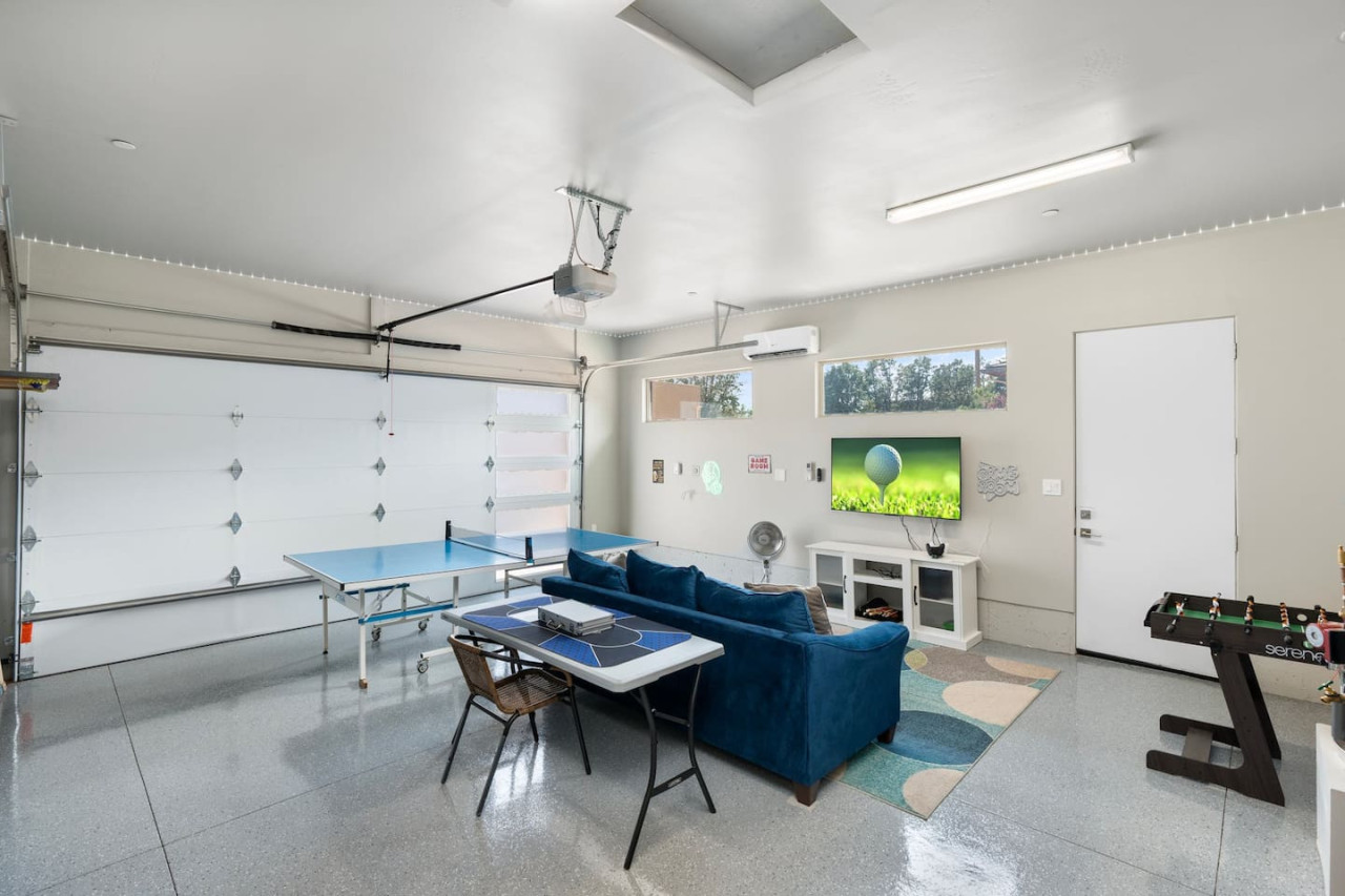 Luxury Sedona: Deck, Views, Hot Tub & Game Room