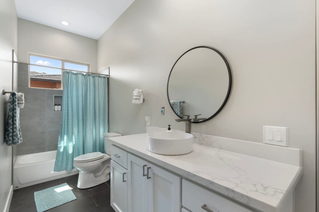 Luxury Sedona: Deck, Views, Hot Tub & Game Room