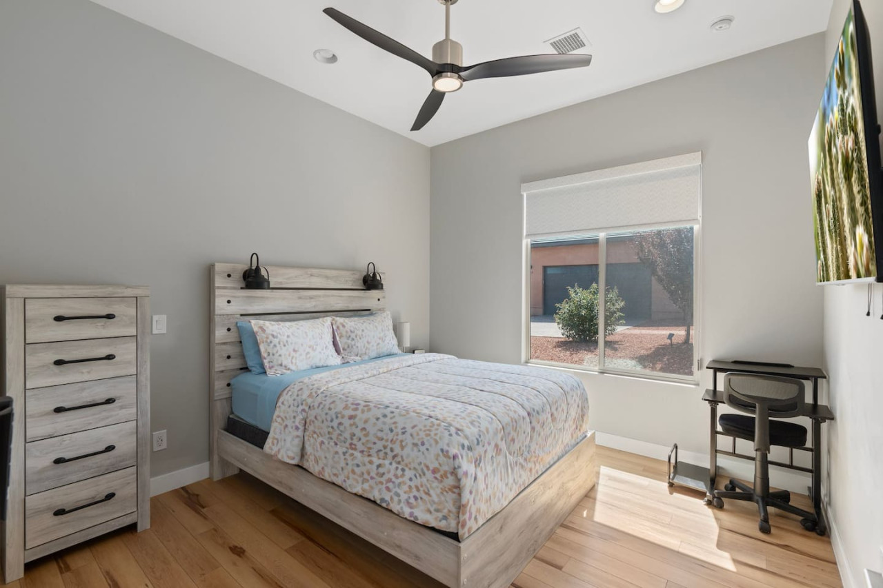 Luxury Sedona: Deck, Views, Hot Tub & Game Room