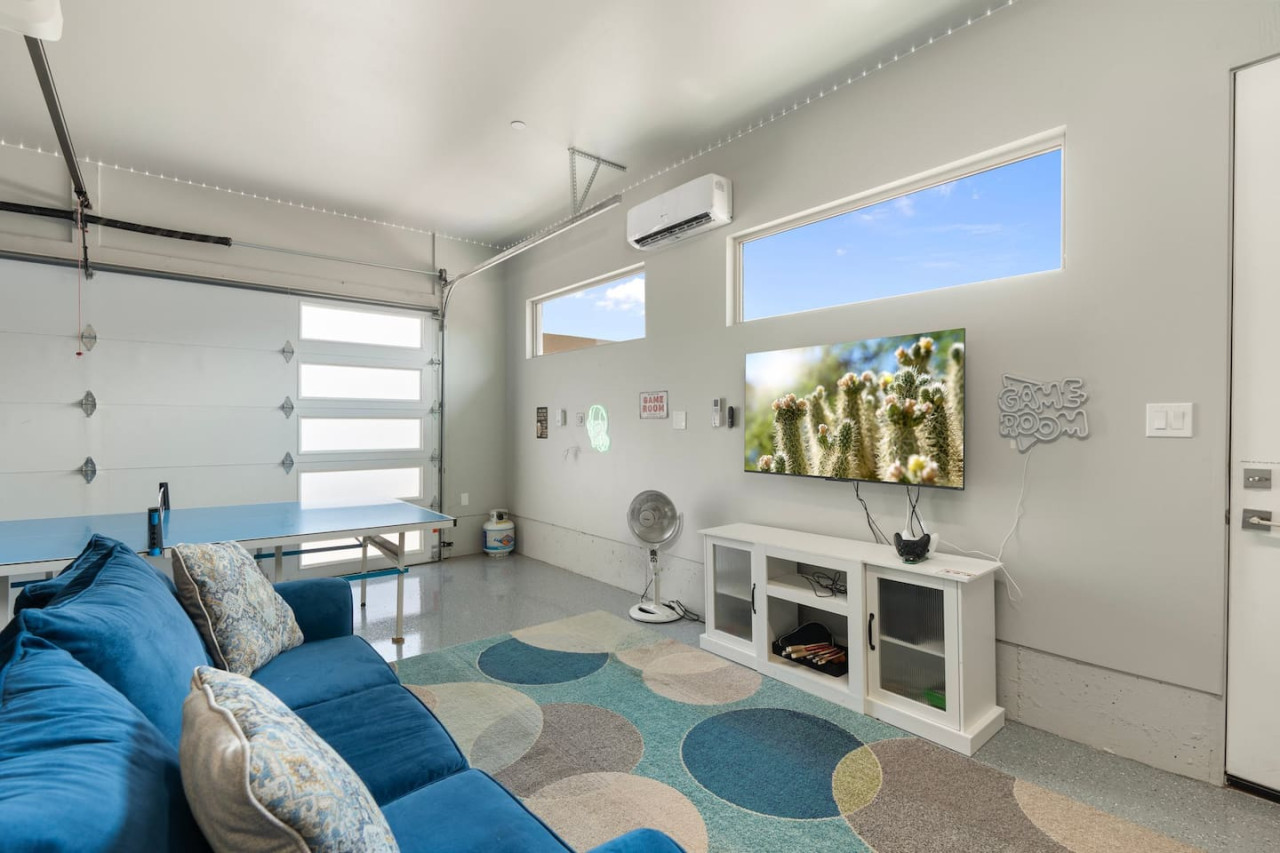 Luxury Sedona: Deck, Views, Hot Tub & Game Room