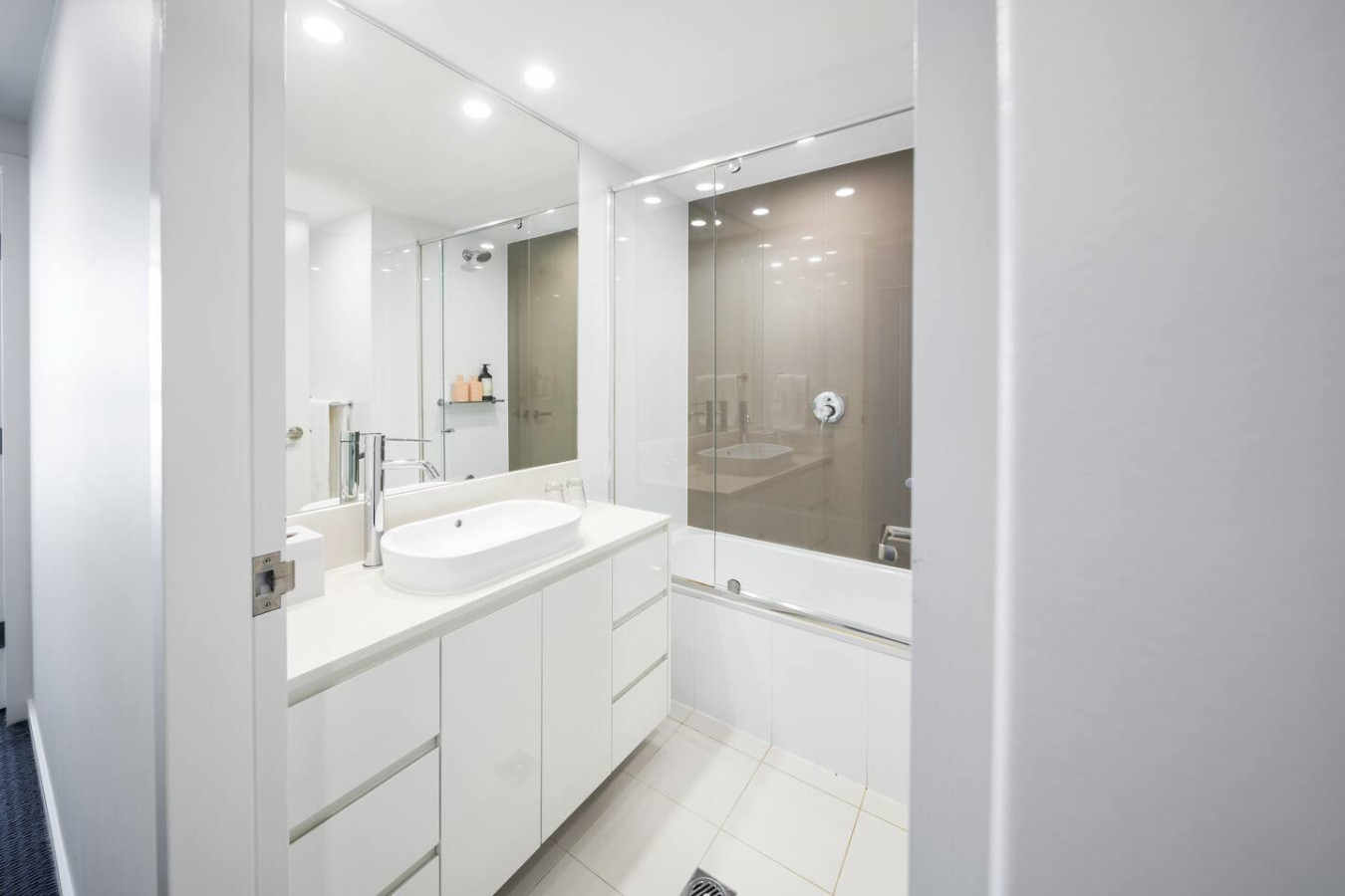 Experience comfort and convenience in our fully equipped bathroom.