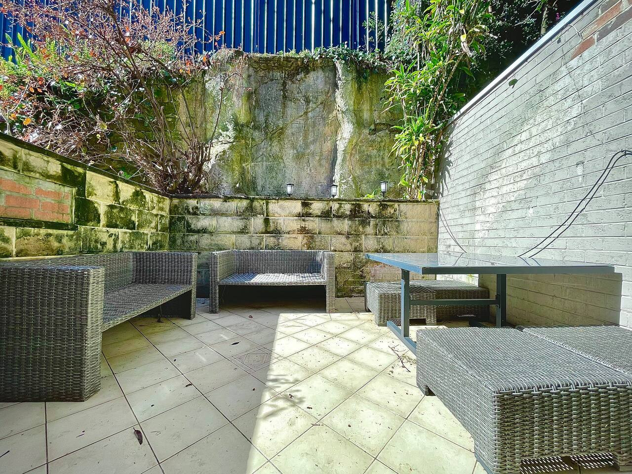 Downstairs outdoor courtyard, ideal for soaking up the sun and enjoying BBQs! Completely private, exclusively for you and your group.